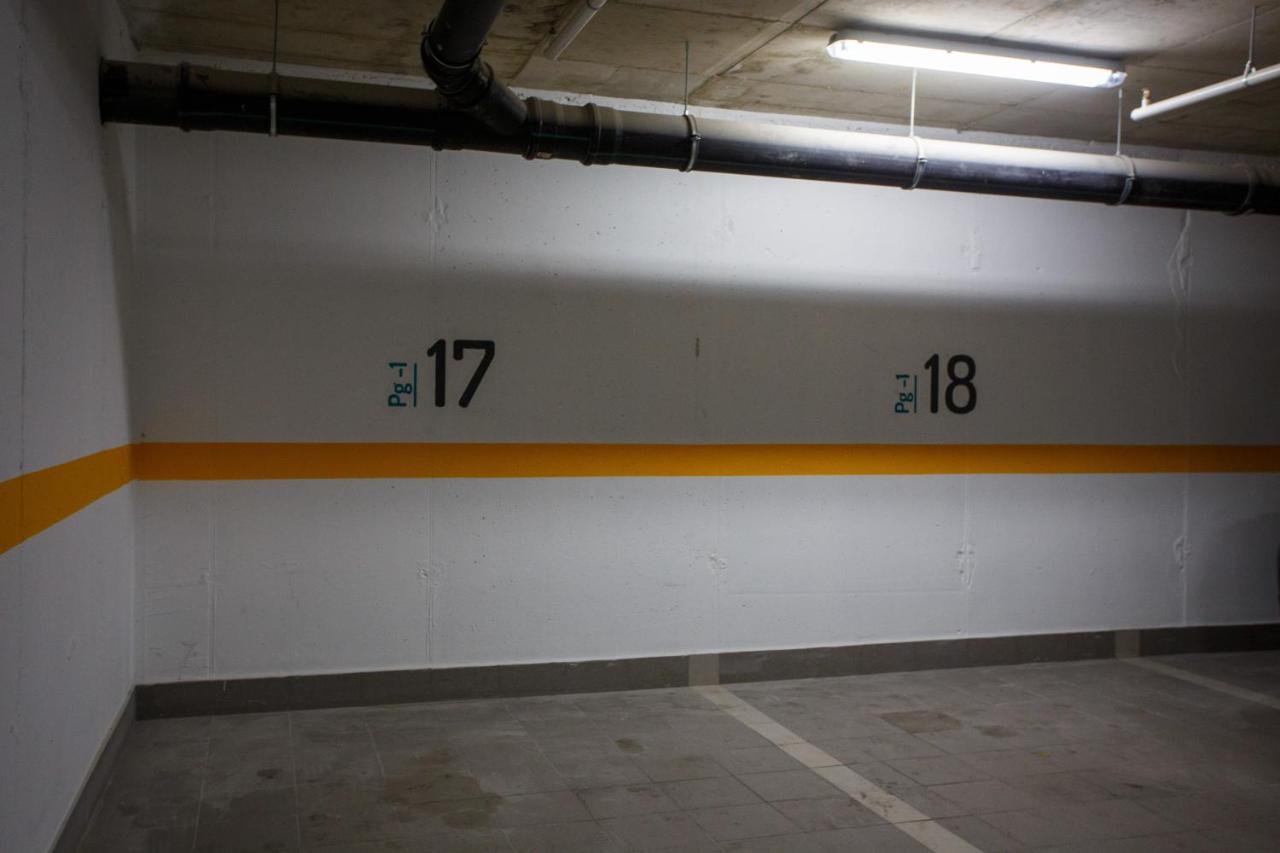 Apartments Sindy And Mendy With Parking Space In The Garage Дубровник Номер фото